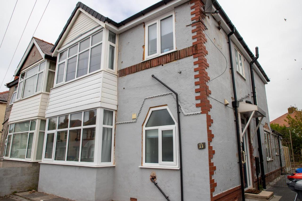 Wave Stays - Ground Floor Apartment - Outside Seating Area Cleveleys Kültér fotó